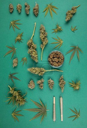 Téléchargez les photos : Marijuana médicale et bourgeons de cannabis - en image libre de droit