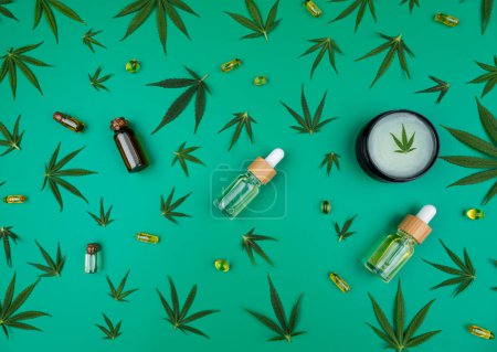 Foto de Productos de cannabis y hojas de marihuana - Imagen libre de derechos