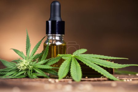 Foto de El aceite de cannabis y las hojas de cáñamo - Imagen libre de derechos