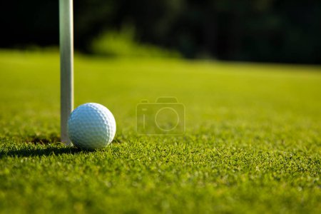 Téléchargez les photos : Balle de golf et balle de golf - en image libre de droit
