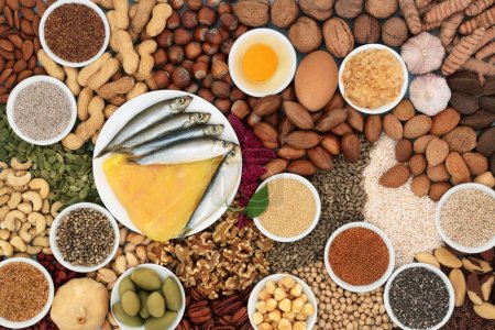 Téléchargez les photos : Health food high in lipds. Ingredients contain unsaturated fats for healthy heart and cholesterol levels with nuts, seeds, dairy, seafood, legumes and grain.  High in antioxidants, fibre, omega 3, protein. - en image libre de droit