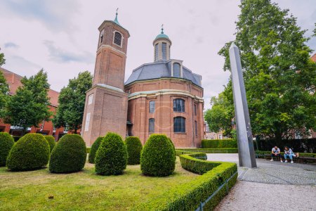 Foto de 25 de julio de 2022, Munster, Alemania: Famosa Iglesia Clemenskirche o Clemens en la ciudad de Muenster. Lugares de interés turístico y turístico religioso - Imagen libre de derechos