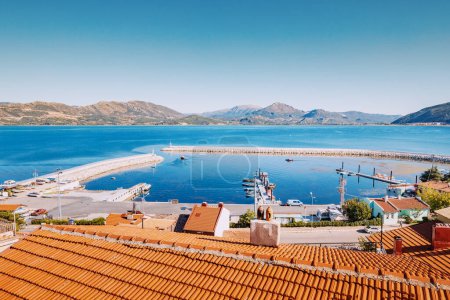Téléchargez les photos : Vue aérienne d'un port de pêche à Egirdir ville et lac près d'Isparta, Turkiye - en image libre de droit
