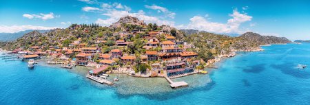 Foto de Vista aérea del castillo de Simena y pueblo pesquero y turístico de Kaleucagiz. Destinos turísticos y de viajes en Turquía - Imagen libre de derechos