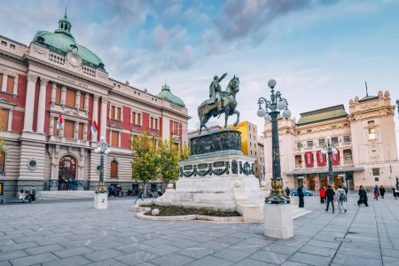 Foto de 20 de noviembre de 2023, Belgrado, Serbia: famoso museo nacional en la plaza central del casco antiguo - Imagen libre de derechos