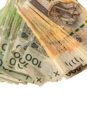 Foto de Una gran pila de billetes polacos de 100 y 200 zloty sobre un fondo blanco. Sinónimo de riqueza y abundancia. - Imagen libre de derechos