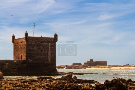 Téléchargez les photos : Bastion Sud Skala du Port d'Essaouira. Tour et murs de la fortification. Essaouira, Maroc, Afrique - en image libre de droit