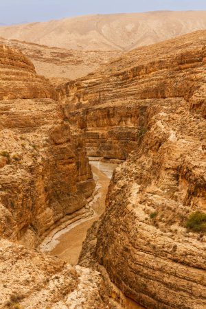 Espectacular cañón desértico en la montaña Atlas. Mides, Túnez, África