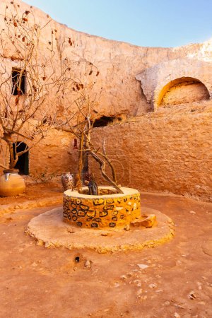 Típica casa cueva subterránea bereber. Matmata, Túnez, África