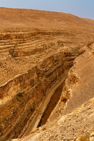 Espectacular cañón desértico en la montaña Atlas. Mides, Túnez, África