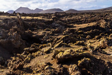 Sentier autour du volcan Cuervo. "Malpais" - champ de lave stérile et pierreux. Volcan Cuervo. Lanzarote, Îles Canaries, Espagne
