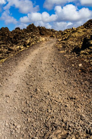 Sendero a Caldera Blanca. El camino entre el "Mar de Lavas". Parque Natural Los Volcanes, Lanzarote, Islas Canarias, España, 