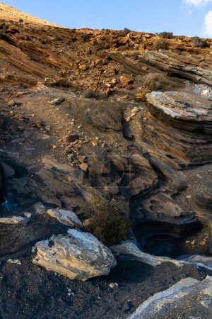 Les gorges volcaniques étroites et les fissures des fissures (Las Grietas). La pente du volcan Montana Blanca. Lanzarote, Îles Canaries, Espagne