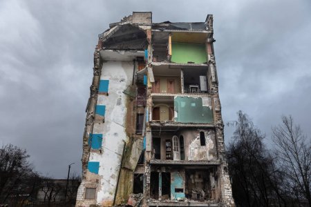 Foto de Scars of war. Destroyed houses in Borodyanka, Kyiv Region, as a result of a rocket attack by Russian invaders. - Imagen libre de derechos