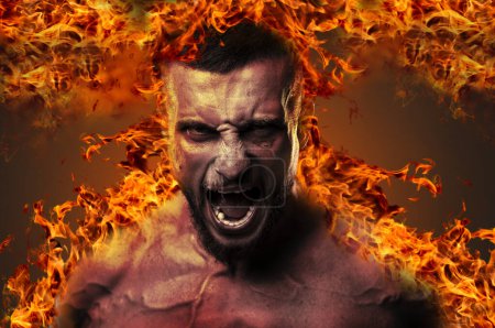 Foto de Imagen conceptual de un luchador sin camisa desencadenando un grito de guerra mientras está envuelto en llamas - Imagen libre de derechos