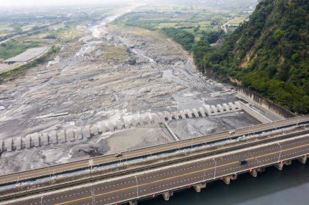 Téléchargez les photos : Point de repère de Jiji weir, le centre de gestion de l'eau de la rivière Zhuo-Shui à la ville de Jiji, Nantou, Taiwan - en image libre de droit