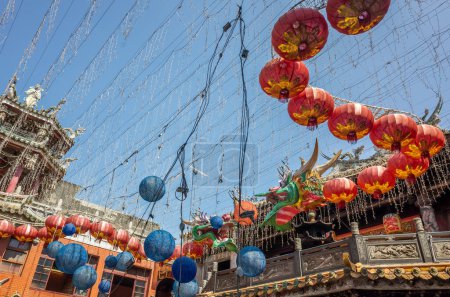 Téléchargez les photos : Lukang, Taiwan - 18 octobre 2019 : lanternes dragon Temple Lukang Tianhou, également connu sous le nom de Temple Mazu à Changhua, Taiwan - en image libre de droit
