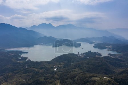 Foto de Vista aérea del paisaje del lago Sun Moon en Nantou, Taiwán - Imagen libre de derechos