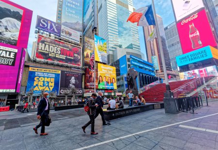 Téléchargez les photos : NEW YORK CITY - 11 septembre 2022 : New York est la ville la plus peuplée des États-Unis et avec plus de 60 millions de visiteurs par an, la destination touristique la plus fréquentée au monde - en image libre de droit