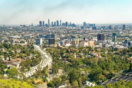 Foto de LOS ÁNGELES - 20 de abril de 2023: Los Ángeles es la ciudad más grande de California, la segunda ciudad más poblada de los Estados Unidos después de Nueva York, y una de las megaciudades más pobladas del mundo. - Imagen libre de derechos