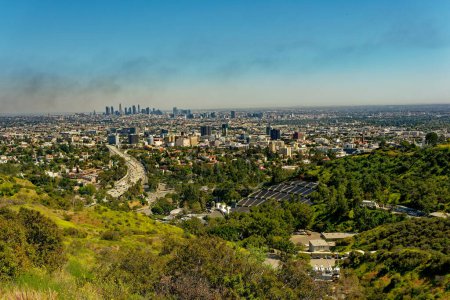 Foto de LOS ÁNGELES - 20 de abril de 2023: Los Ángeles es la ciudad más grande de California, la segunda ciudad más poblada de los Estados Unidos después de Nueva York, y una de las megaciudades más pobladas del mundo. - Imagen libre de derechos