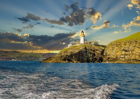 Foto de LERWICK, SCOTLAND - 5 de septiembre de 2023: Lerwick es la principal ciudad y puerto del archipiélago de las Shetland, Escocia. Lerwick tiene 7.000 residentes, pero 2 cruceros fácilmente duplica la población. - Imagen libre de derechos