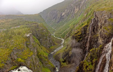 Téléchargez les photos : Belles rivières et cascades près de Eidfjord Norvège - en image libre de droit