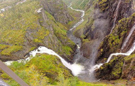 Téléchargez les photos : Belles rivières et cascades près de Eidfjord Norvège - en image libre de droit
