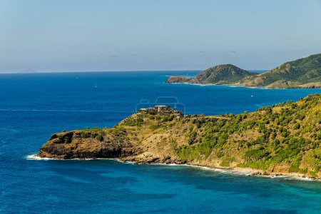 Téléchargez les photos : ANTIGUA, INDIES DE L'OUEST - 7 décembre 2023 : L'économie d'Antigua est presque entièrement basée sur le tourisme. C'est une destination de croisière majeure, et se remet lentement de l'arrêt de Covid. - en image libre de droit