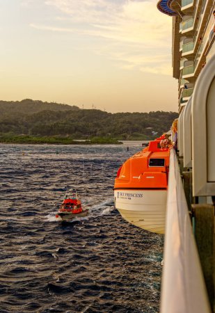 ROATAN, HONDURAS - January 23, 2024: The Port of Roatan is one of two cruise ports in Roatan. An estimated 580.000 visit Roatan via this port each year on an estimated 170 cruise ships. Poster 704932078