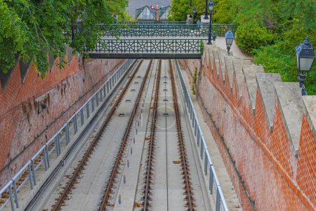 Téléchargez les photos : Buda Castle Hill Funiculaire Budavari Siklo Chemins de fer Emprty No Trains - en image libre de droit