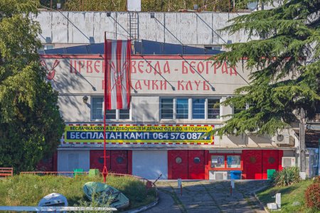 Téléchargez les photos : Belgrade, Serbie - 04 octobre 2021 : Bâtiment Red Star Club à Ada Lake. - en image libre de droit
