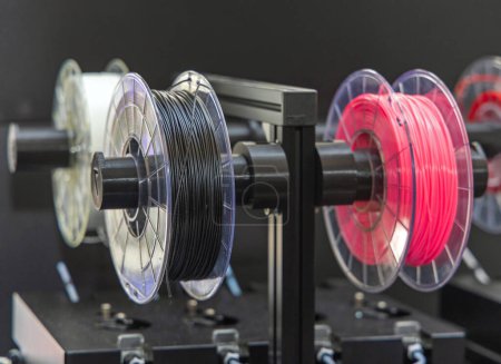 Téléchargez les photos : Plastic Threads on Rolls 3d Printer Filament Reel Holder - en image libre de droit