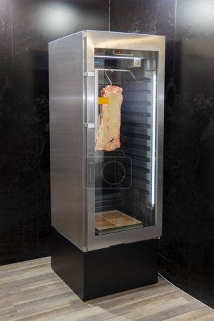 Foto de Secado del gabinete del refrigerador del envejecimiento seco Equipo de carne de res - Imagen libre de derechos