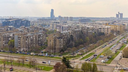 Téléchargez les photos : Belgrade, Serbie - 09 avril 2023 : Nouveau panorama du paysage urbain de Belgrade au printemps dimanche. - en image libre de droit
