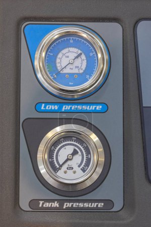 Téléchargez les photos : Machine d'équipement de garage d'échelle de barre de jauge de réservoir de basse pression Psi - en image libre de droit