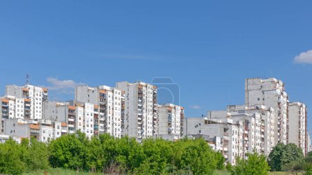Edificios de Hormigón Largos en Línea en Nuevo Belgrado
