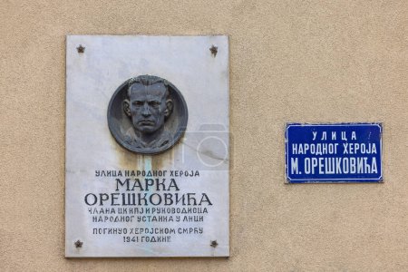 Téléchargez les photos : Belgrade, Serbie - 20 juillet 2023 : Plaque commémorative et rue nommée en l'honneur de Marko Oreskovic Héros de la Seconde Guerre mondiale dans le centre-ville de la capitale. - en image libre de droit