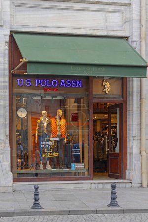 Foto de Estambul, Turquía - 18 de octubre de 2023: US Polo Assn Sports Shop at Legacy Ottoman Luxury Hotel. - Imagen libre de derechos
