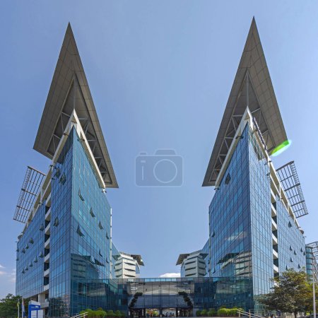 Foto de Belgrado, Serbia - 19 de junio de 2023: Modern Office Building Complex Sava Business Center SBC at Milentija Popovica Street. - Imagen libre de derechos