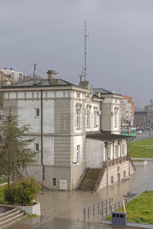 Foto de Belgrado, Serbia - 11 de marzo de 2024: Edificio de oficinas de la Autoridad Portuaria de Belgrado en la calle Karadjordeva. - Imagen libre de derechos