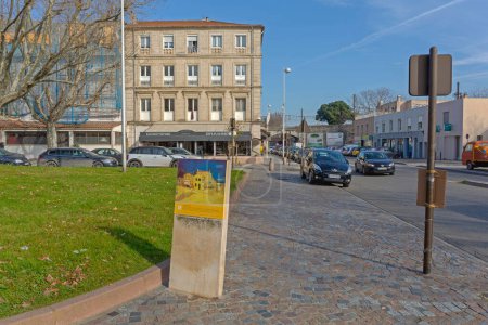 Foto de Arles, Francia - 29 de enero de 2016: La Casa Amarilla Arles por Vincent van Gogh en Place Lamartine Historic Landmark. - Imagen libre de derechos