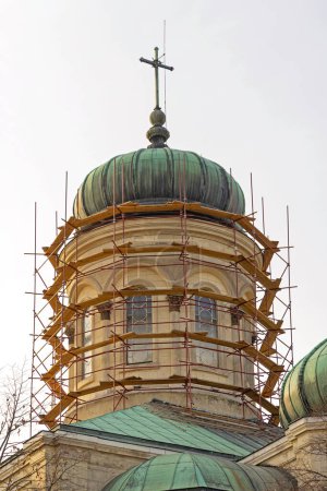 Gerüst am Turm Renovierung des Kathedralentempels Sankt Dimitar in Vidin Bulgarien