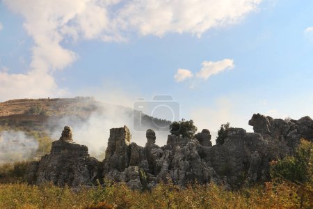 Téléchargez les photos : Une formation rocheuse dans les montagnes entre Laklouk et Tannourine, Liban. - en image libre de droit