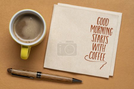 Téléchargez les photos : Good morning starts with coffee - cheerful note on a napkin with a copy space - en image libre de droit