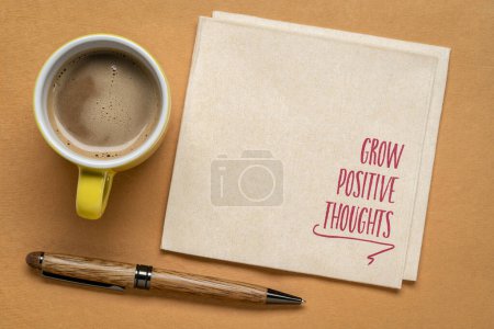 Foto de Grow positive thoughts - inspirational note on a napkin with a copy space, mindset and positivity concept - Imagen libre de derechos