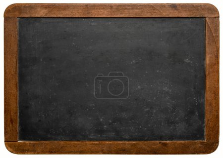 Téléchargez les photos : Tableau noir en ardoise rétro vierge avec cadre en bois rustique isolé sur blanc - en image libre de droit