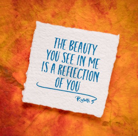 Téléchargez les photos : La beauté que tu vois en moi est un reflet de toi. Citation inspirée de Rumi, poète persan du XIIIe siècle. - en image libre de droit