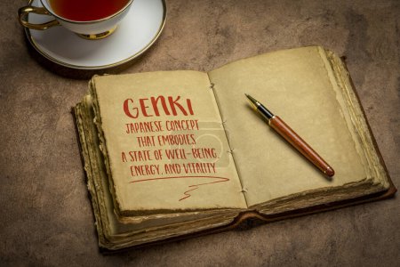 Téléchargez les photos : Genki - Concept japonais qui incarne un état de bien-être, d'énergie et de vitalité, une note dans un journal rétro ou un journal intime avec une tasse de thé - en image libre de droit