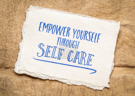 Selbstermächtigung durch Self-Care- inspirierende Beratung in einem Art Paper, gesunder Lebensstil und persönliches Entwicklungskonzept